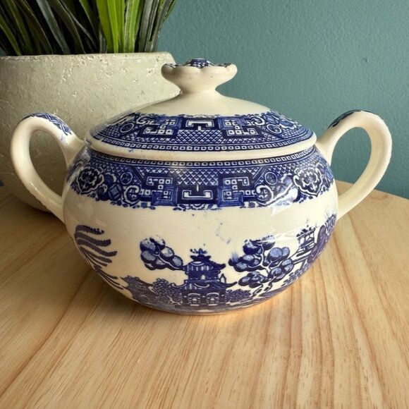 Vintage Blue & White Willow Pattern Lidded Sugar Bowl Pagoda - Picture 1 of 10